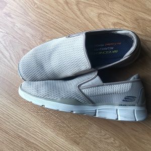 Man’s Skechers .Size 10